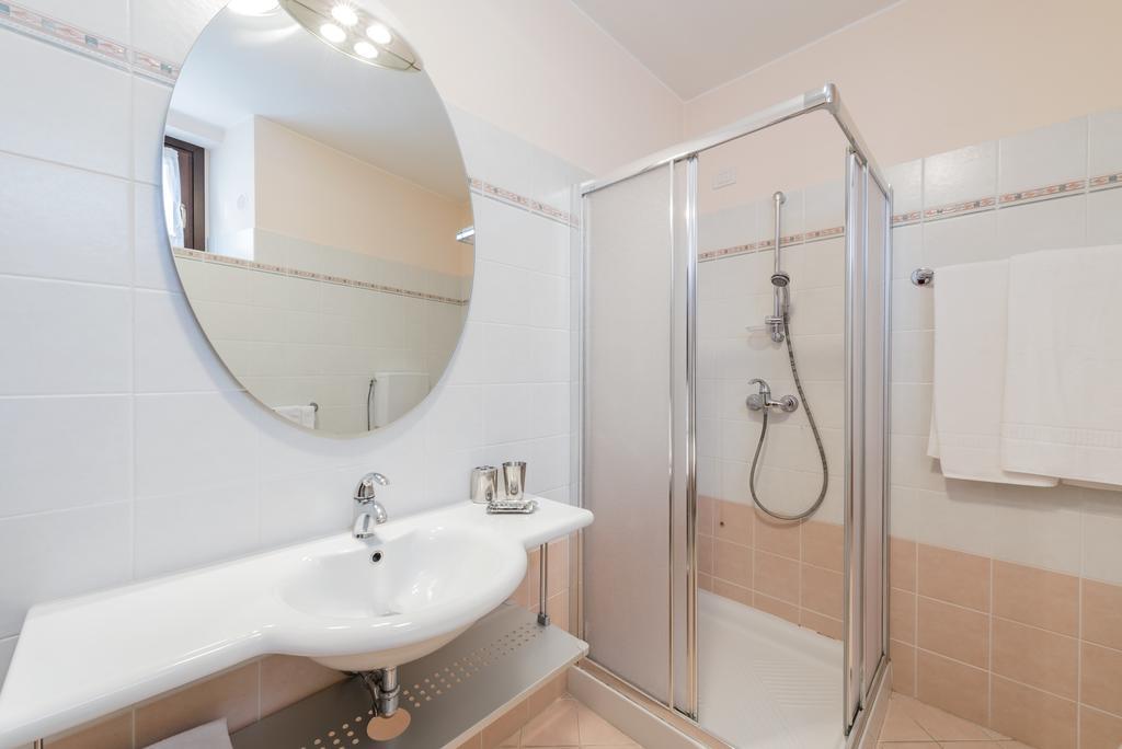Villa Edy Apartments Tremezzina Екстер'єр фото